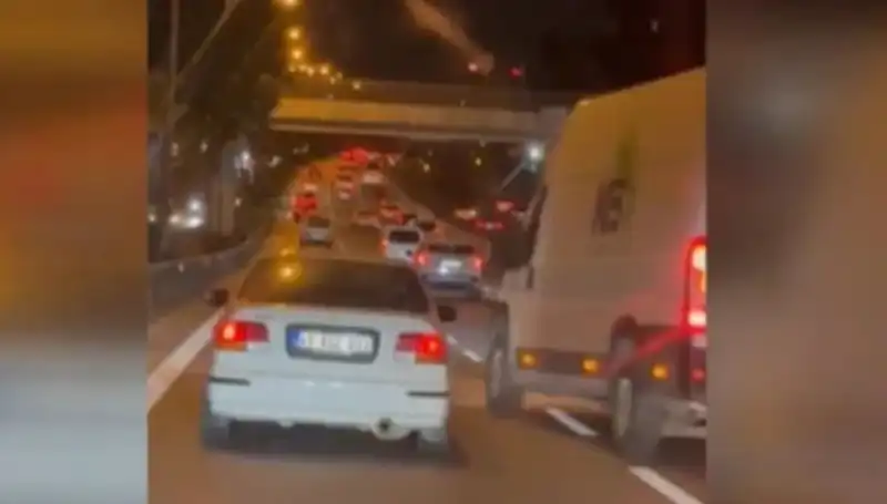 Tuzla'da Makas Terörü: Çarpıp Kaçan Sürücü Gözaltına Alındı