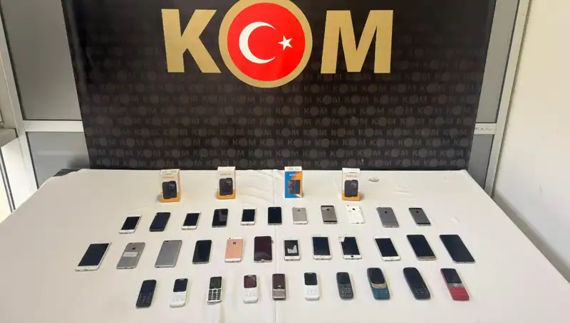 Gümrük Kaçağı Cep Telefonları: 37 Cihaz Ele Geçirildi