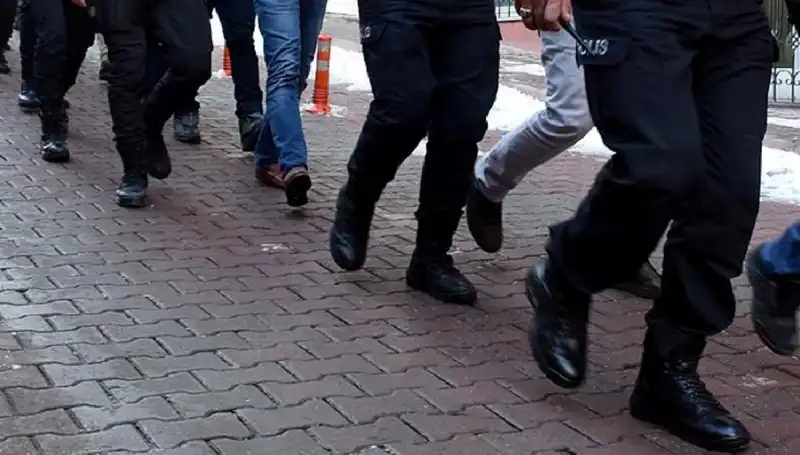 Antalya'da Silah Kaçakçılarına Büyük Operasyon: 10 Gözaltı