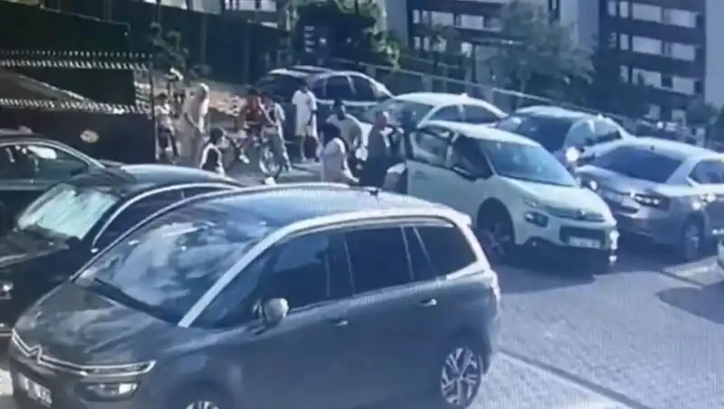 Eşini ve Yakınlarını Araba ile Ezdi: Sırrı Ne?
