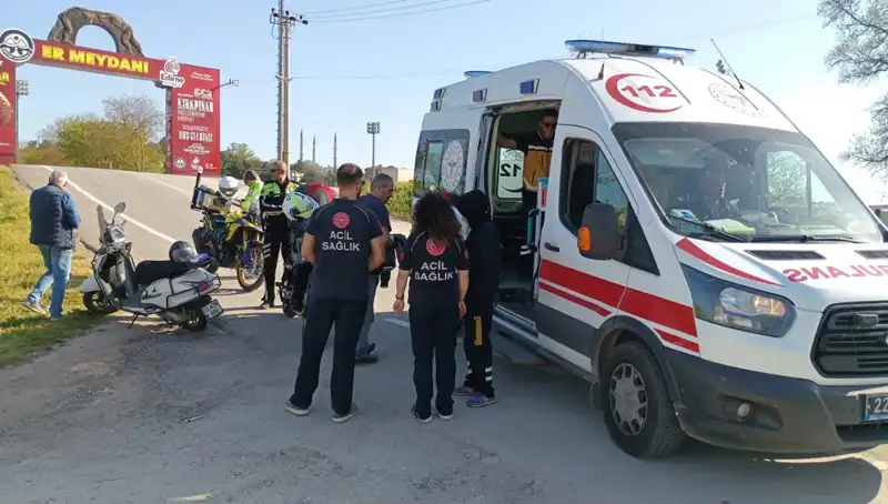 Edirne’de Motosiklet Kazası: Gençler Koruma Altına Alındı