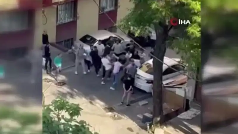 Kapıları Zorlayan Madde Bağımlısına Meydan Dayağı: Ekipler Devrede