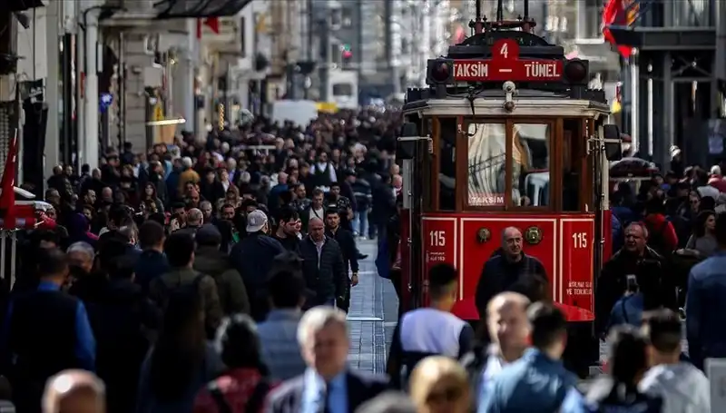 Türkiye'nin Nüfusu Rekor Kırarak Üst Seviyelere Ulaştı