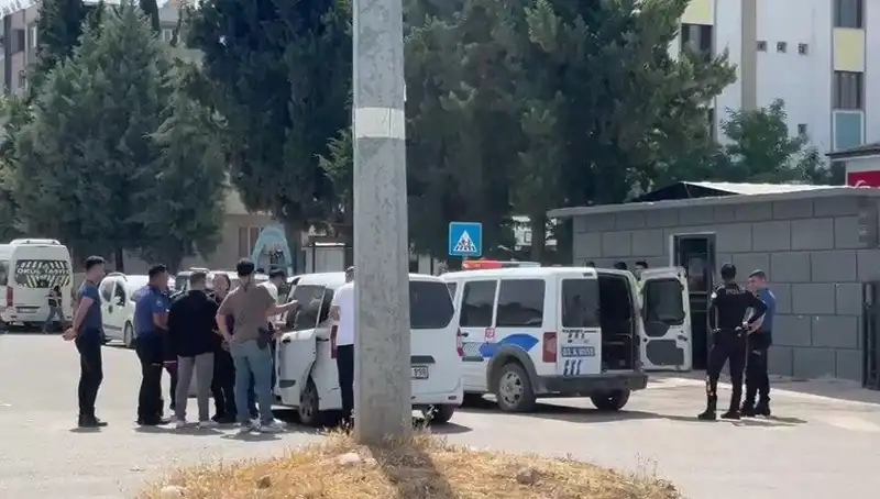 Adliye Önünde İki Aile Arasında Kargaşa: 5 Yaralı, 7 Gözaltı