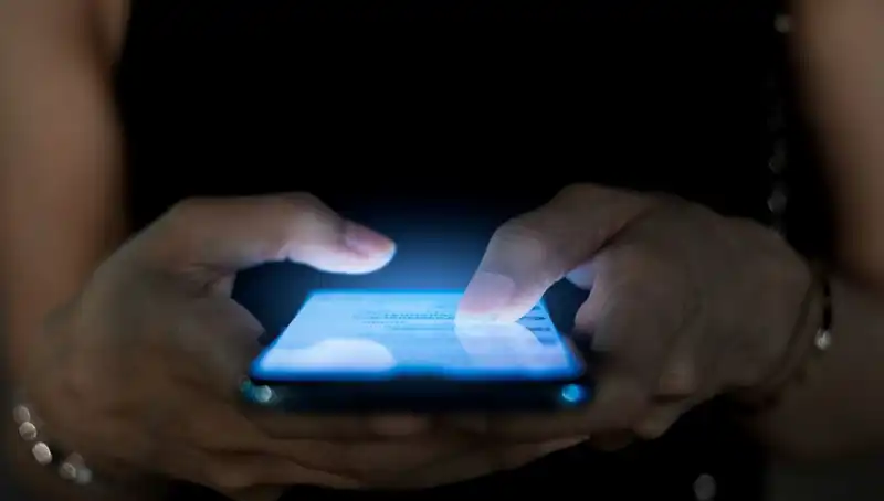 Psikologlar Narsisizmin Belirtisi Olarak Telefon Bağımlılığını Açıkladı