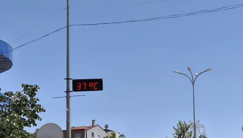 Yaz Sıcaklarının Zirve Yaptığı İlçede Termometreler 38 Dereceyi Gördü!