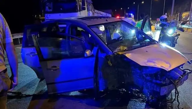 Otomobil Bariyere Çarptı: 1 Ölü, 3 Yaralı Korkunç Kaza