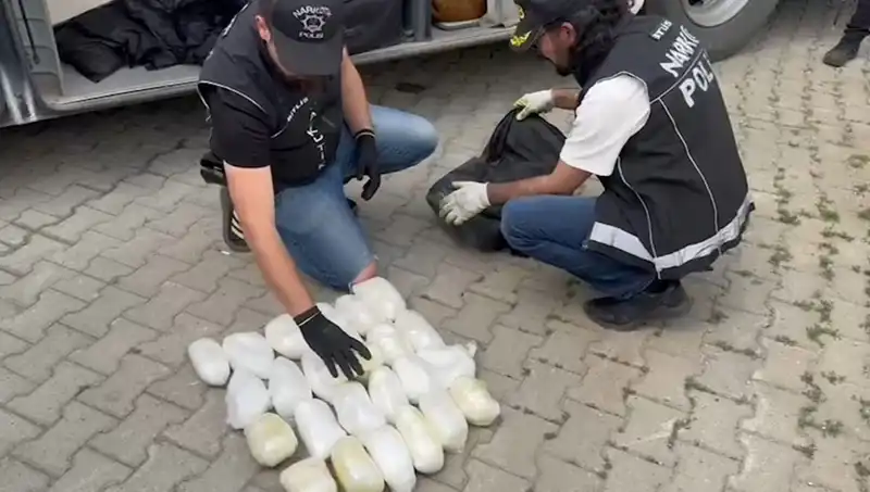 Yolcunun Valizinde Yakalanan 13 Kilo Metamfetamin Olayı Sarsacak