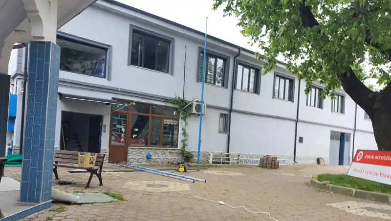 Tabela Takarken 3 Metreden Düştü: O Anlar Güvenlik Kamerasında