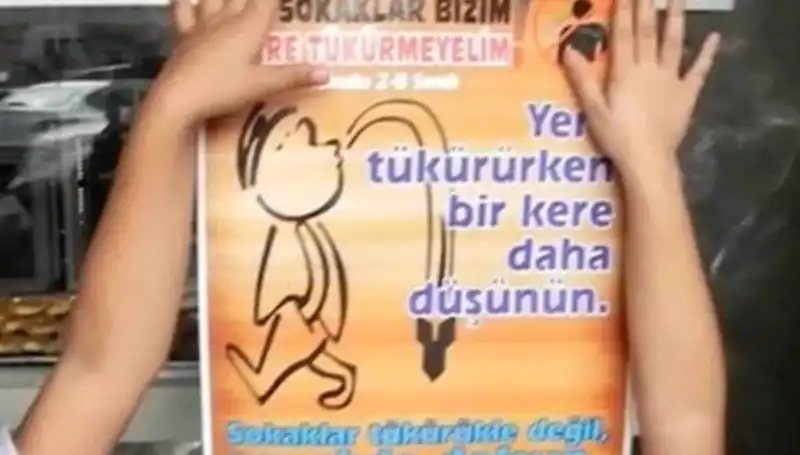 Yere Tükürdüğü İçin Ceza Alan Genç, Tartışmalara Neden Oldu