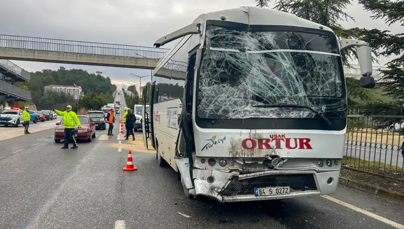 Uşak'ta İşçi Servisleri Çarpıştı: Kazada Çok Sayıda Yaralı