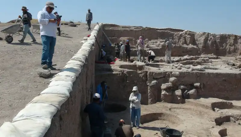 Kilis'teki Oylum Höyük Kazılarına Sıcak Havalara Rağmen Devam Ediliyor