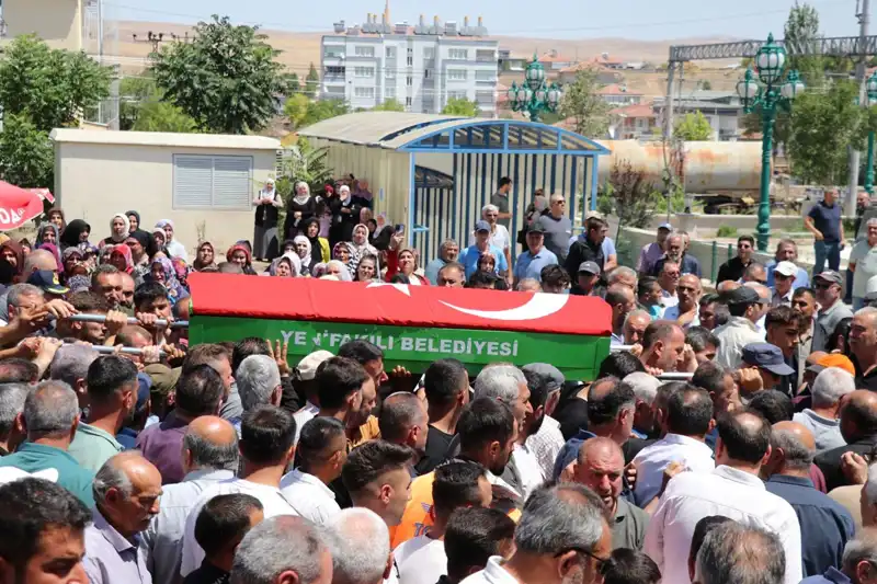 MHP’li Belediye Başkanı Son Yolculuğuna Uğurlandı, Yaşadığı Veda Duygusal Anlara Sahne Oldu