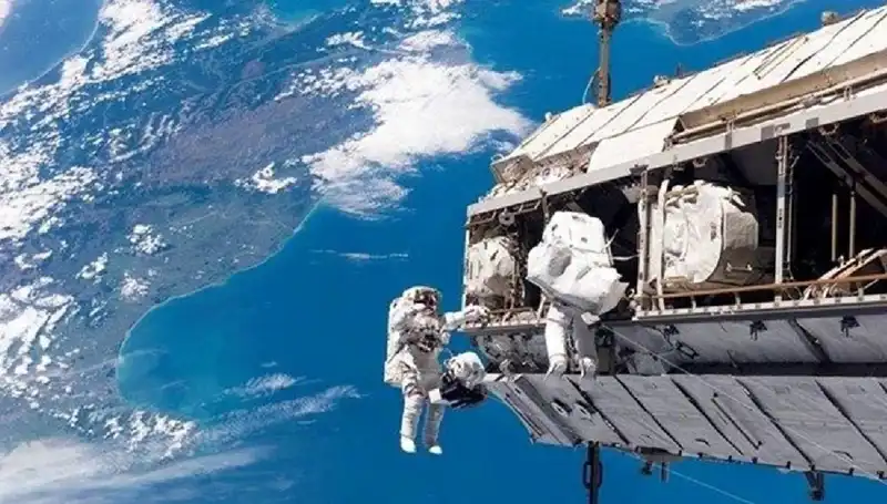 NASA ve Rusya Uzay İstasyonu İçin Tarihi Anlaşmaya İmza Attı