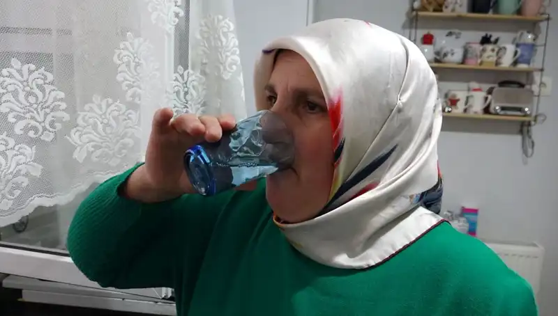30 Yıldır Nisan Yağmurunu Şifa İçin İçen Kadın ve Gelenekleri