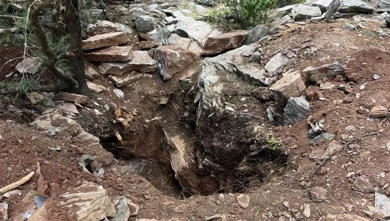 Eski Vali ve Emekli Albay Define Ararken Yakalandı: Olayın Ardındaki Sır Perdesi