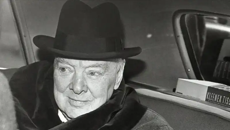 Churchill'in Bekar Evi Tarihi Özellikleriyle Satışta: 3,75 Milyon Sterlin!