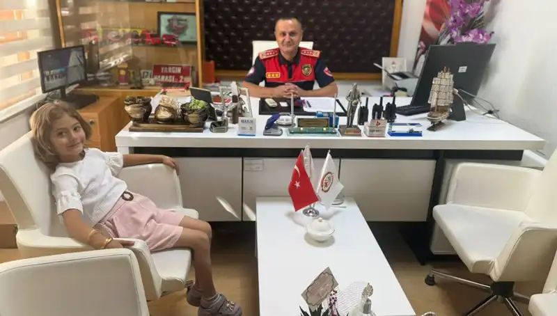 5 Yaşındaki Aslı, Yangını Söndürerek Köyünü Kurtardı!