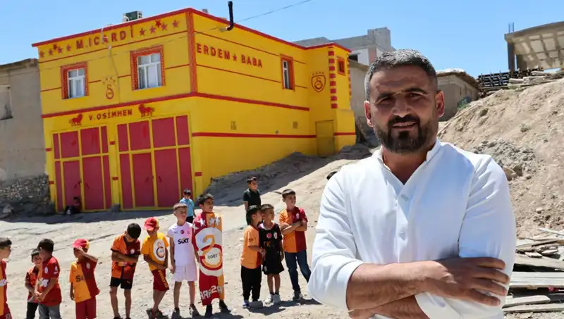 Cüneyt'in Taraftar Tutkusu: Icardi'den Osimhen'e Evinde Fırtına Gibi Değişim!