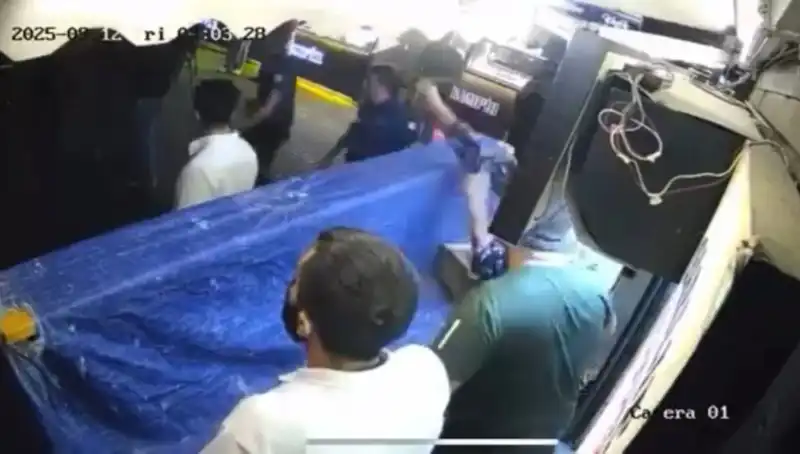 Ortaköy'de Gece Yarısı Neler Oluyor? Tekme Tokat Kavga Şok Etti!