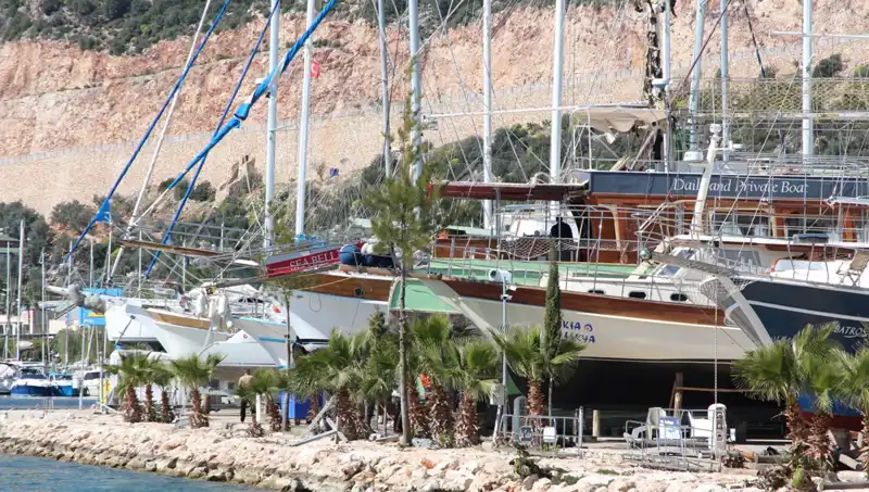 Kaş’ta Yaz Sezonu Öncesi Gezi Tekneleri Hazırlık Yapıyor