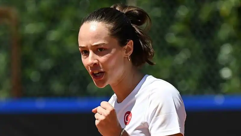 Milli Tenisçi Zeynep Sönmez, Uluslararası Turnuvada Finalde Büyük Bir Başarı Elde Etti