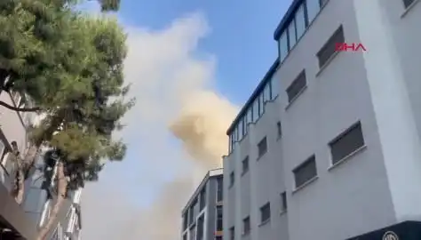 İstanbul'da 4 Katlı İş Merkezinde Yangın: Ekipler Müdahalede Bulundu