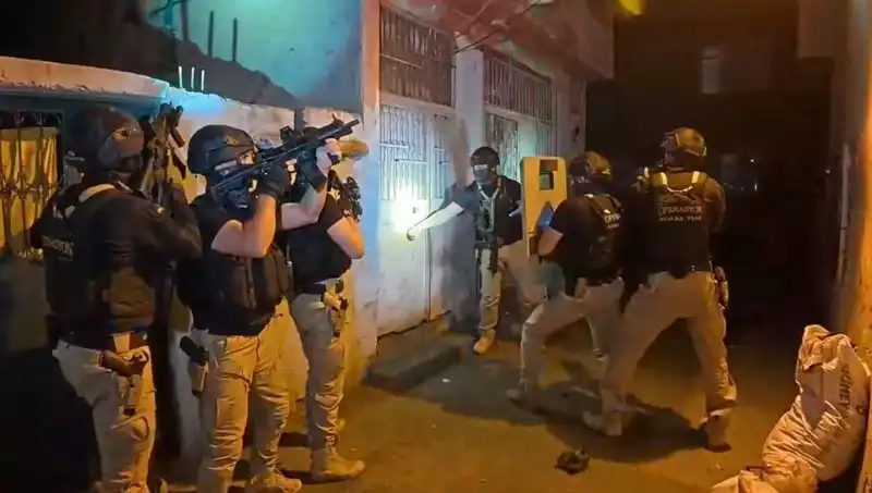 İstanbul'da DAEŞ'e Yönelik Büyük Operasyon: 18 Kişi Gözaltına Alındı