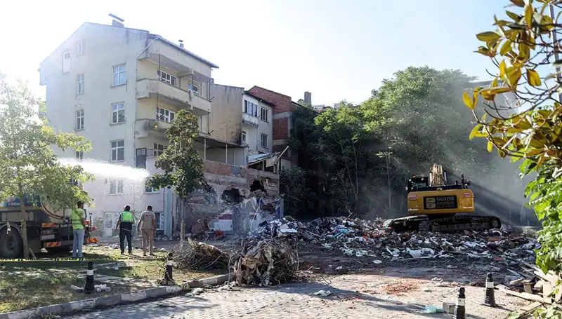 Sındırgı'da Sarsıcı Depremler: Artçılar Bitmek Bilmiyor!