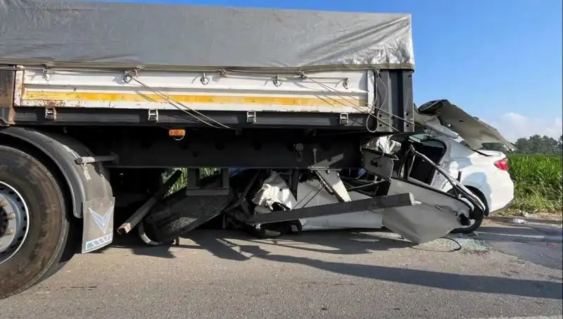Sakarya’da Feci Kaza: Bir Kişi Hayatını Kaybetti, Yolu Kapatıldı