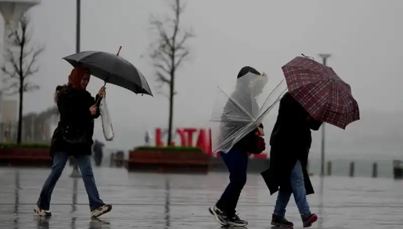 Türkiye'de Sağanak Yağış Alarmı: İki Bölge İçin Uyarılar Yapıldı
