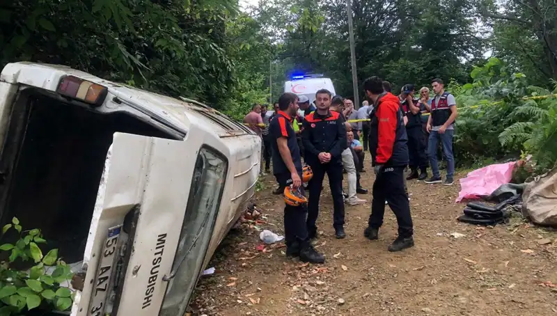 Rize’de Minibüs Yamaçtan Yuvarlandı: Korkunç Kaza Sonrası İki Hayat Kaybı
