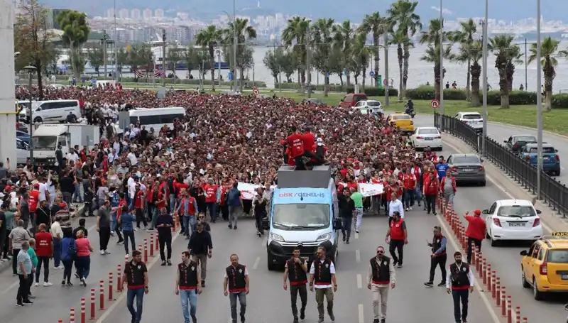 İzmir'de Grev Heyecanı: Eylemler 4. Güne Ulaştı, Direniş Sürüyor!