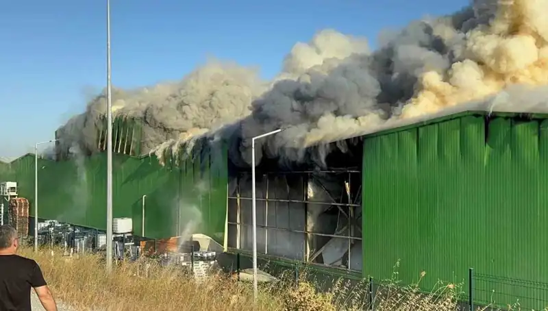 Balıkesir'deki Fabrika Yangınında İki İşçi Hayatını Kaybetti, Bir Kişiye Tutuklama