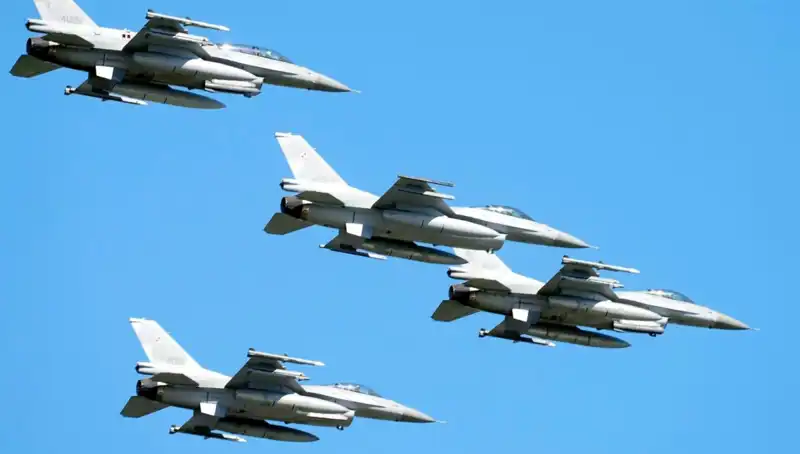 ABD’nin Ukraynalı Pilotları F-16 için 310 Milyon Dolar Eğitime Alacak