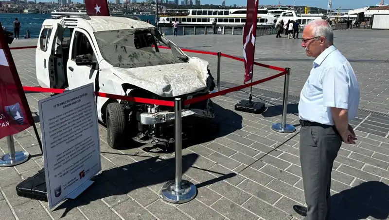 15 Temmuz Darbe Girişimi’nin İzleri: Tankların Ezdiği Otomobiller Sergileniyor