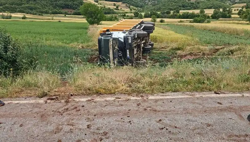Tokat'ta Dehşet Verici Kaza: Kamyon Devrildi, Şoför Hayatını Kaybetti