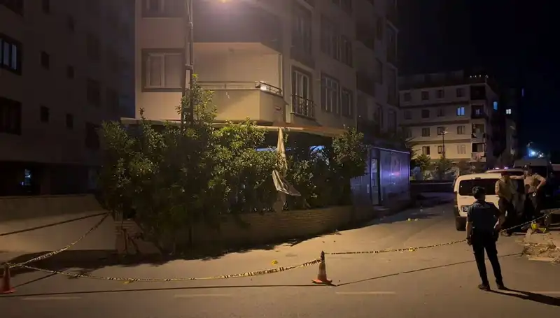 İstanbul'da Kafeye Silahlı Saldırı: 2 Yaralı, Olayın Ardındaki Gerçekler