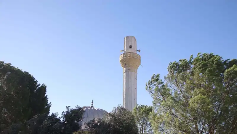 Muğla'da Fırtına Kendini Gösterdi: Minare Külahı ve Çatılar Uçtu